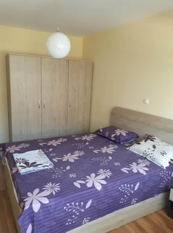 Appartement Cozy Apartament Naydenov à Burgas Extérieur photo