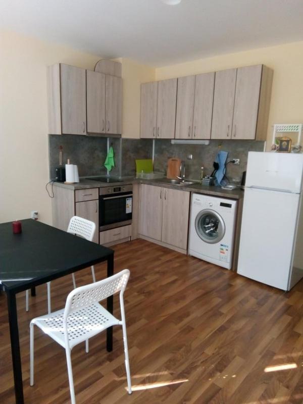 Appartement Cozy Apartament Naydenov à Burgas Extérieur photo